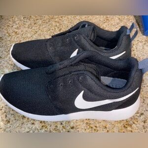 Kids Black and White Nike Shoes size 6